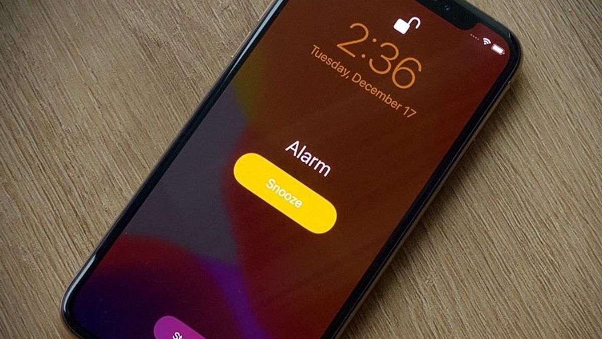 Alarm volume on iPhone