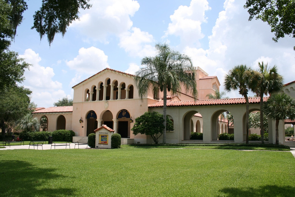 Rollins College Acceptance Rate: Admission Requirements 2023